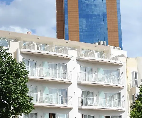 Appart hôtel Onyx San Ġiljan